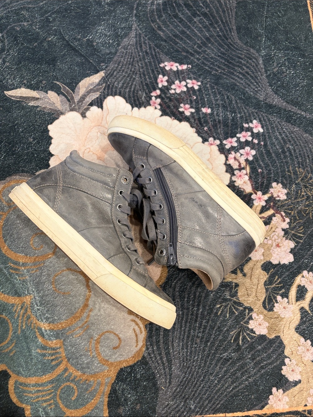 Taos Footwear Gray High-Top Women's Sneakers with Side Zip